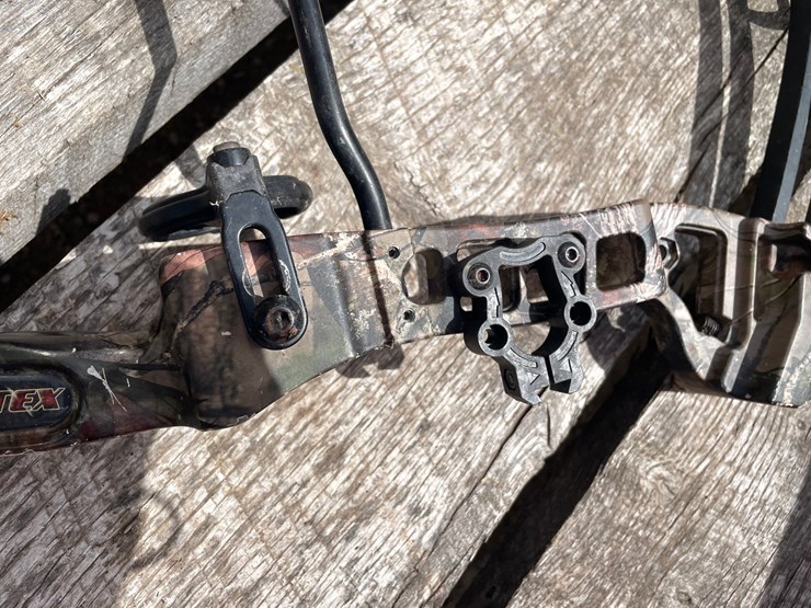 #2139-•-vortex-youth-compound-bow-image-6