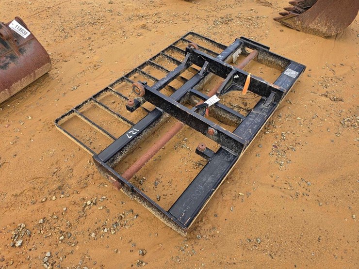 127---superior-fabrication-forklift-image-2