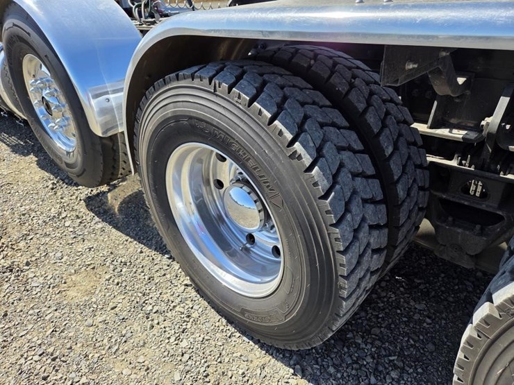 2026-kenworth-t800-image-66