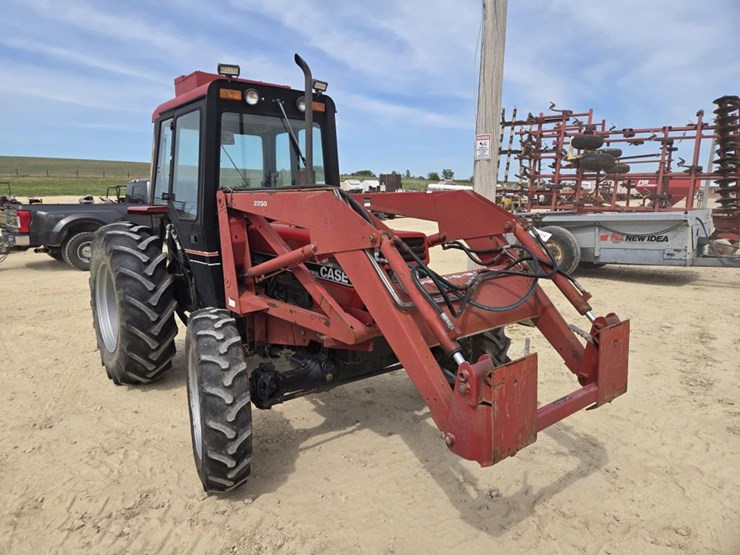 case-ih-585-image-16