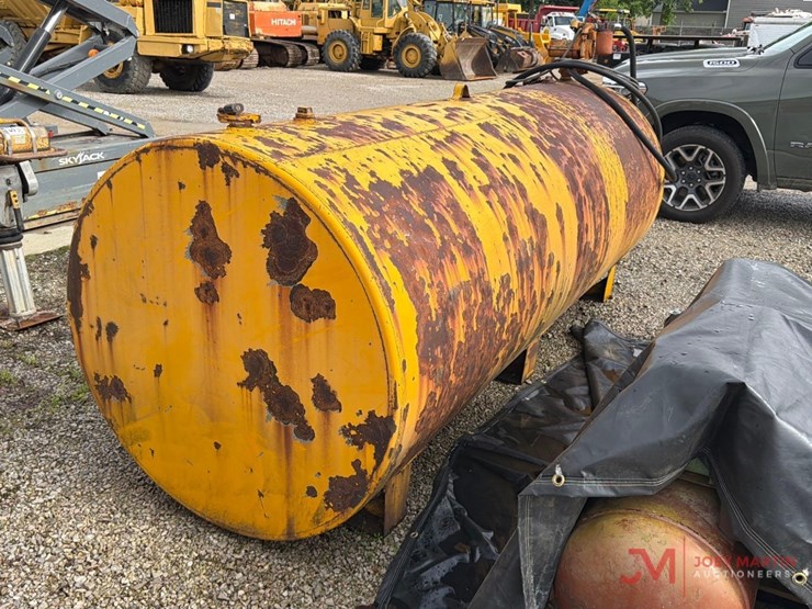 approximately-2,000-gallon-fuel-tank-w/-electric-12v-pump-image-4