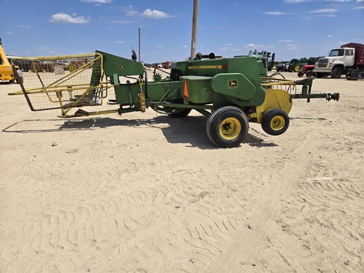 john-deere-336-image-6