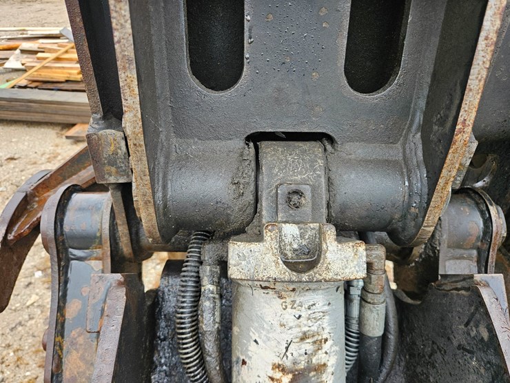 2010-deere-200d-lc-image-83