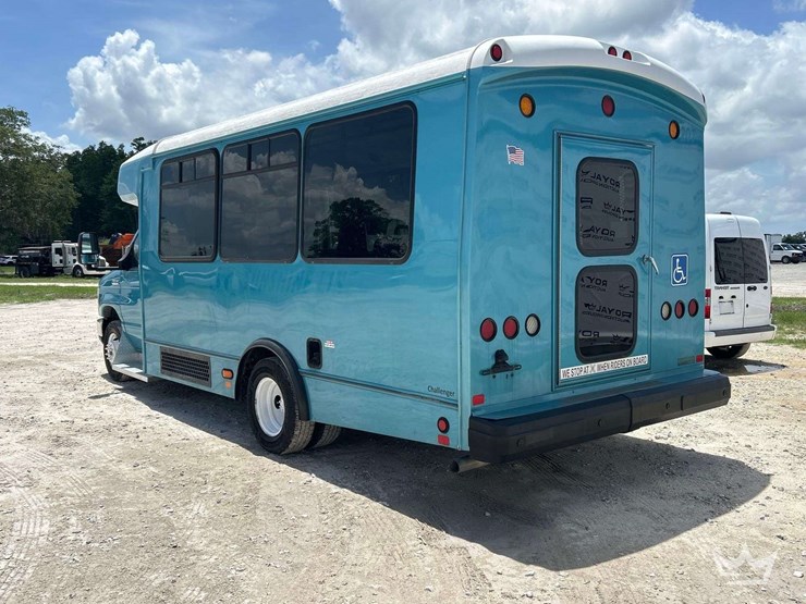 2017-ford-e450-image-4
