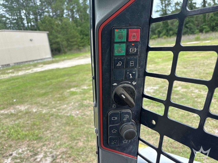 2021-bobcat-t64-image-22