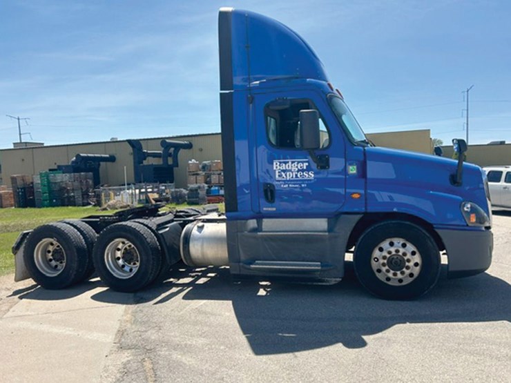2015-freightliner-cascadia-125-evolution-image-2