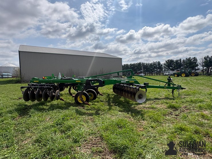 2020-john-deere-2720-image-4
