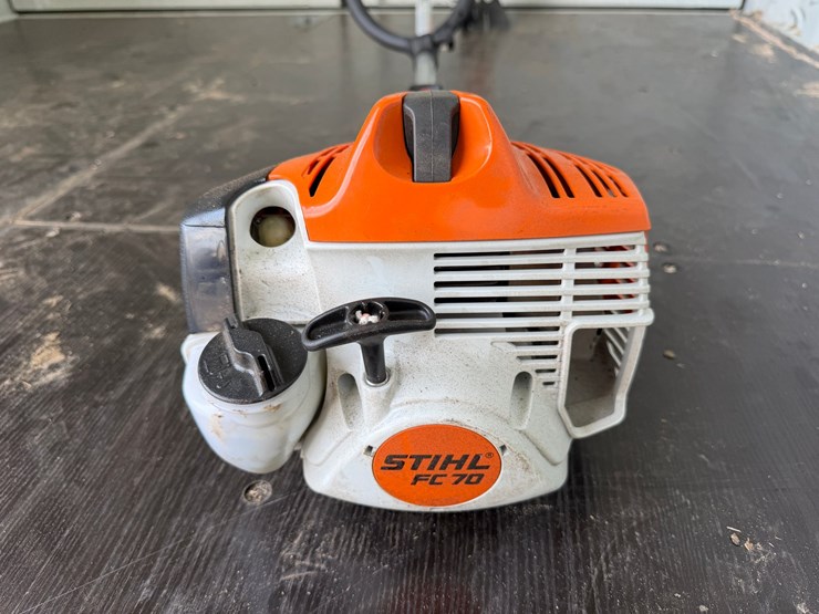 #6021-•-stihl-fc70-edger-image-3