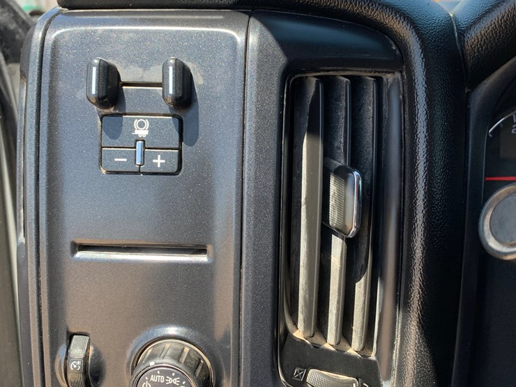 2022-chevrolet-silverado-6500hd-image-15