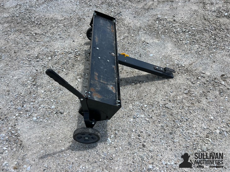 agri-fab-41"-pull-type-lawn-thatcher-image-4