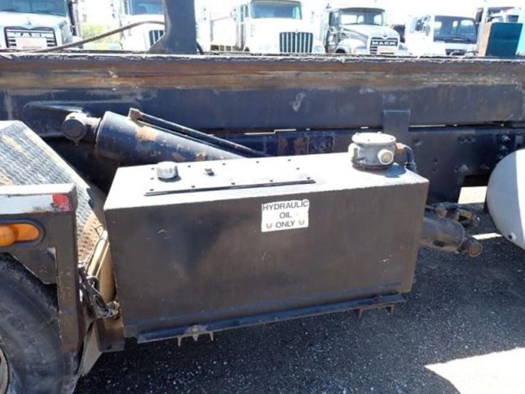 2015-mack-granite-gu813-image-77