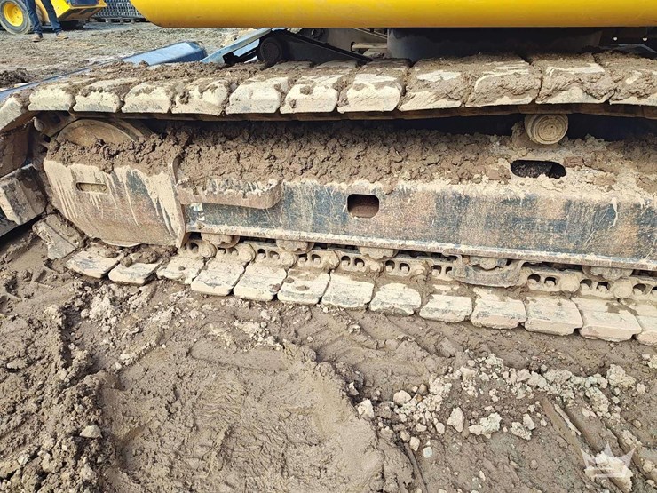 2020-deere-135g-image-31