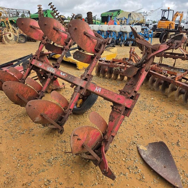 144 - ABSOLUTE - MASSEY FERGUSON MF57 SWITCH PLOW