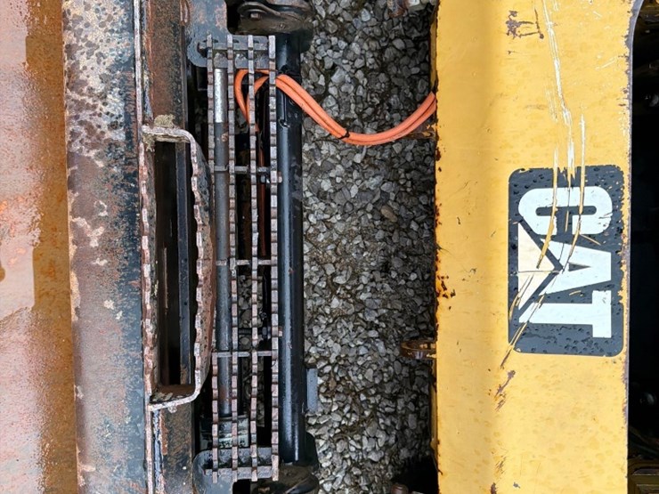 2015-caterpillar-236d-image-8