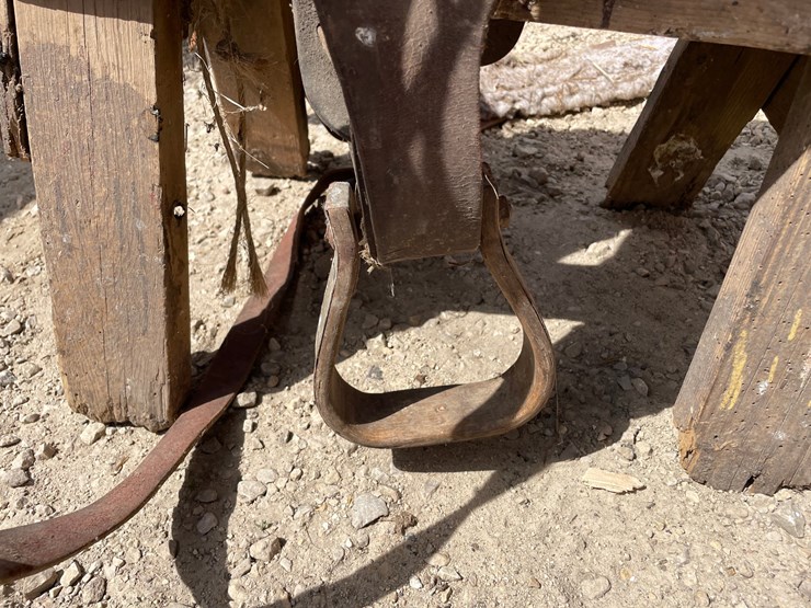 #2126-•-15"-saddle-image-8