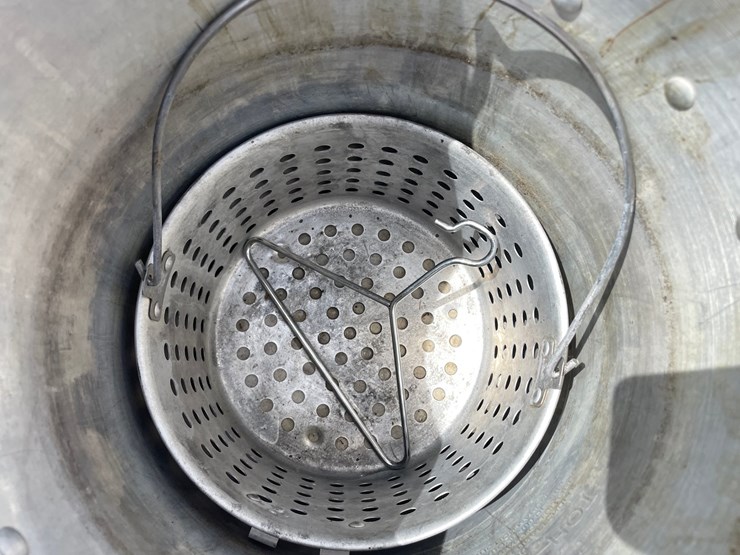 #2150-•-propane-cooker-and-(2)-kettles-image-15