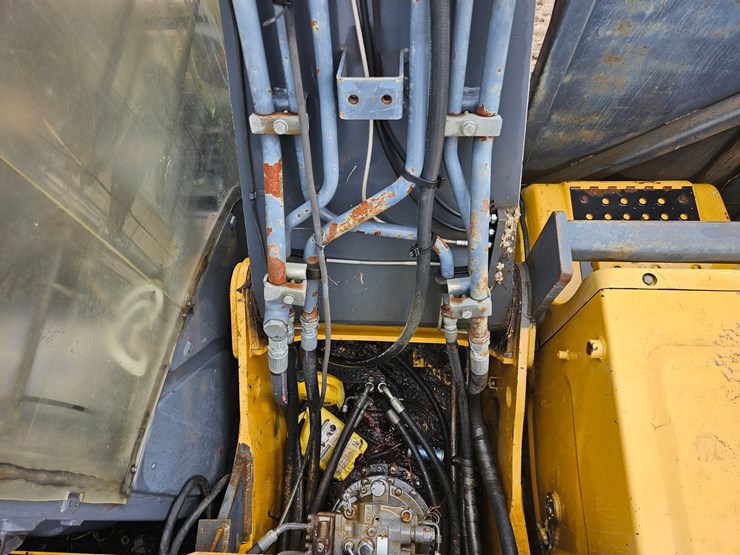 2010-deere-200d-lc-image-28