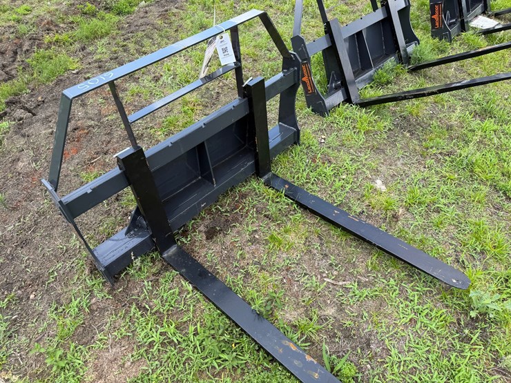 #6105-•-mini-skid-steer-pallet-fork-frame-image-1