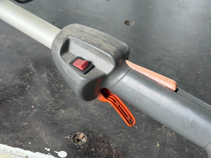 #6053-•-husqvarna-128ldx-string-trimmer-image-5