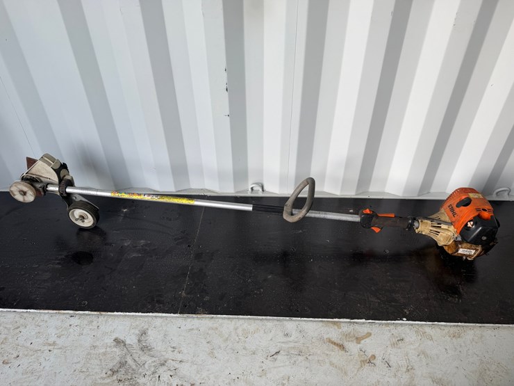 #6061-•-stihl-fs111r-edger-image-1