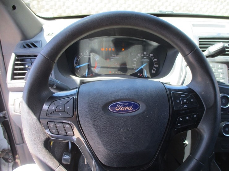 2016-ford-explorer-image-11