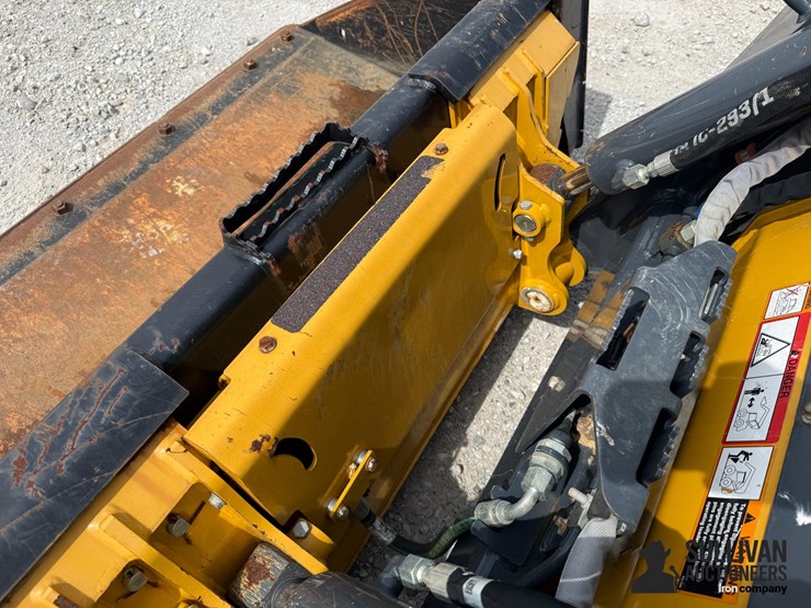 2024-deere-316gr-image-11