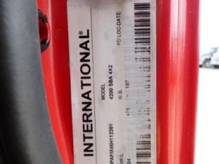 2005-international-durastar-4200-image-9