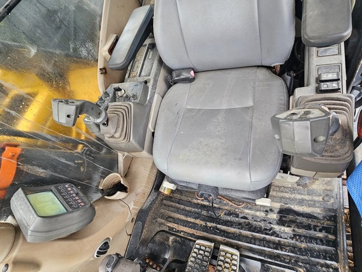 2010-deere-200d-lc-image-36