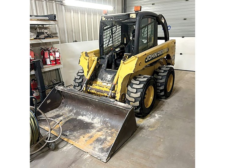 2000-john-deere-250-image-1