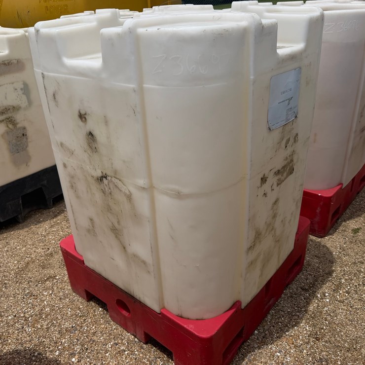 #1642 • 330 GALLON PLASTIC STORAGE OIL TANK