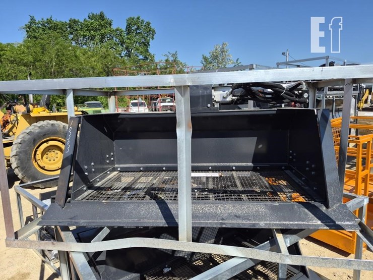 landhonor-hsb-12-72w-hydraulic-screening-bucket-image-1