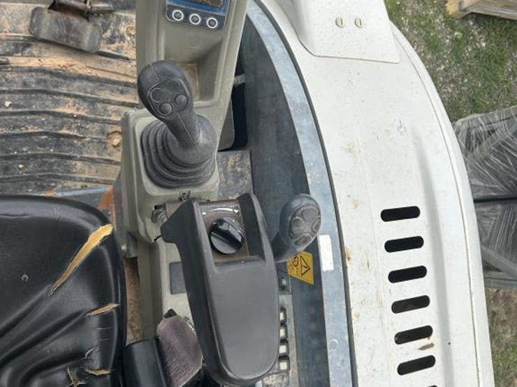 takeuchi-tb230-image-11