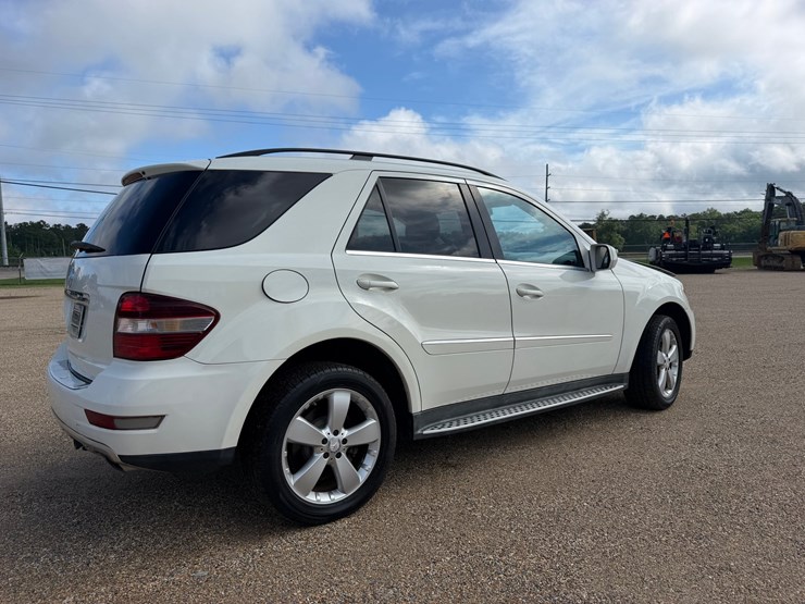 2010-mercedes-benz-ml350-image-4