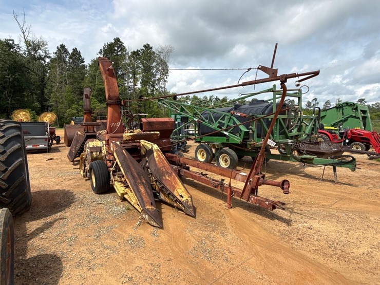 new-holland-718-image-1