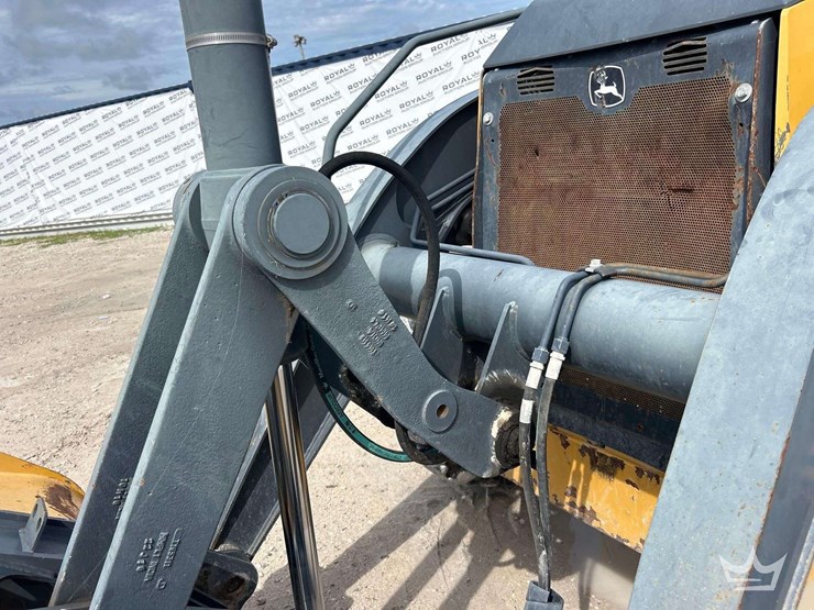 deere-410l-image-27