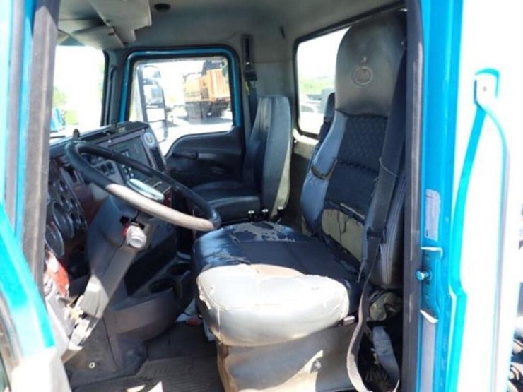2015-mack-granite-gu813-image-25
