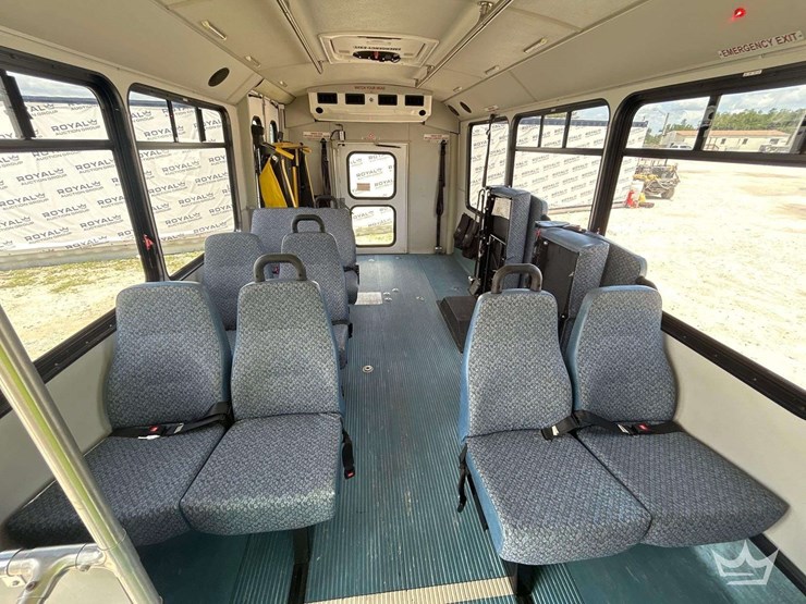 2017-ford-e450-image-18