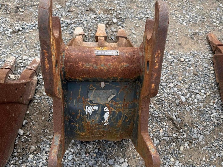 12”-john-deere-toothed-bucket-image-3