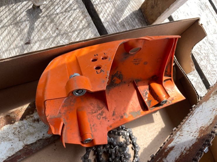 #2131-•-(2)-stihl-chainsaws-image-10