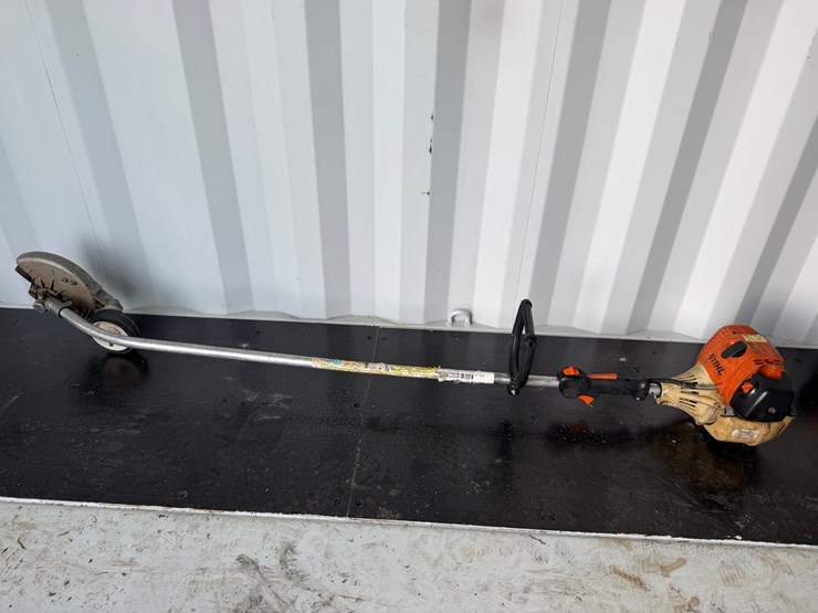 #6060-•-stihl-edger-image-1