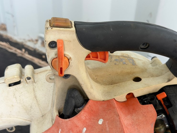 #6036-•-stihl-bg85-handheld-leaf-blower-image-4