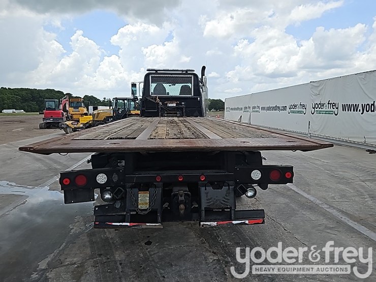 2014-peterbilt-337-image-15