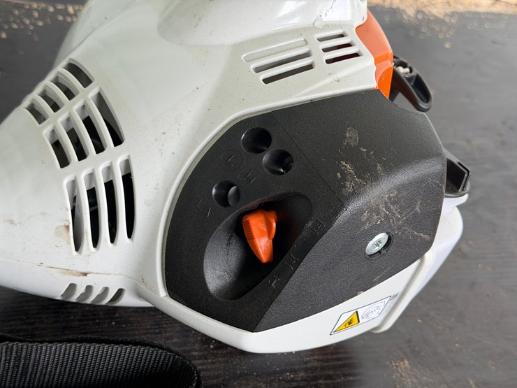 #6022-•-stihl-fc56-edger-image-6