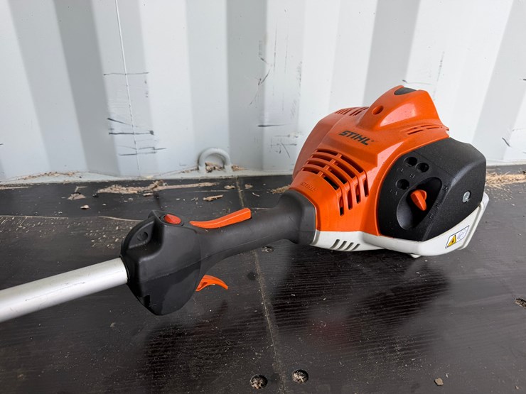 #6021-•-stihl-fc70-edger-image-2