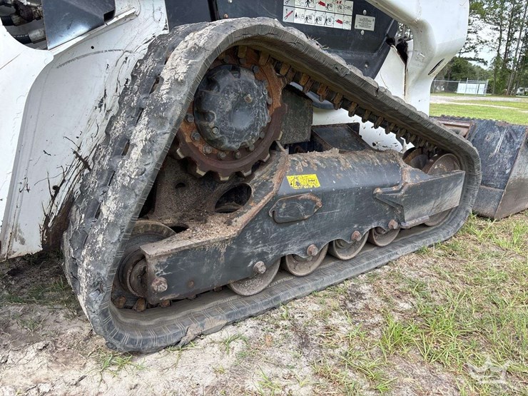2021-bobcat-t64-image-32
