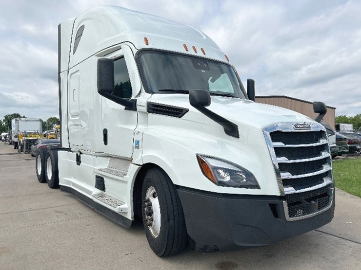 2021-freightliner-cascadia-126-image-1