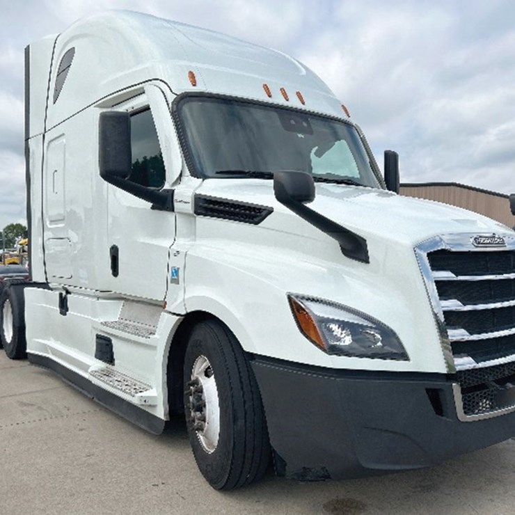 2021 FREIGHTLINER CASCADIA 126