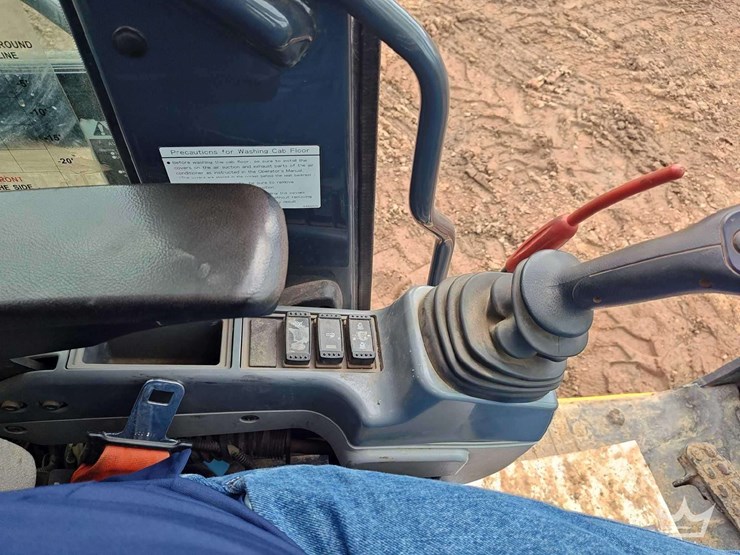 2020-deere-135g-image-39