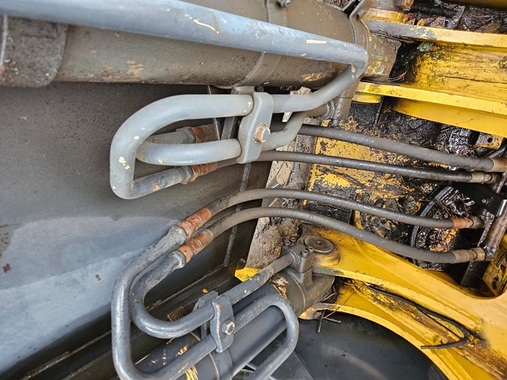 2010-deere-200d-lc-image-99