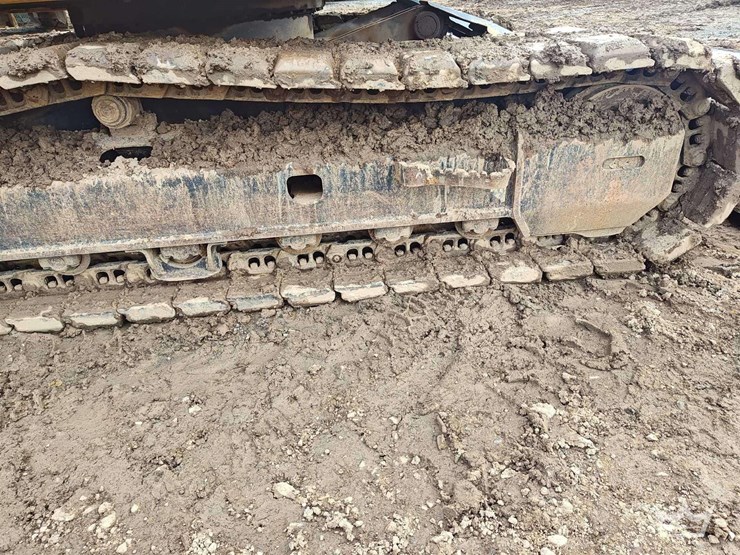 2020-deere-135g-image-37